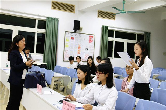 1542782938157926.jpg 06无领导小组面试环节.jpg