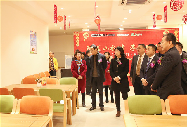 1547547009495123.jpg 苏如春陪同桂林市领导在孝慈轩参观长者饭堂.jpg