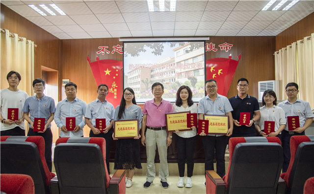 1594090707543531.jpg 颁证.jpg