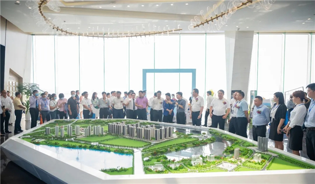 1599446809668237.jpg 各级领导听取华邦·玥珑湾项目规划汇报.webp.jpg