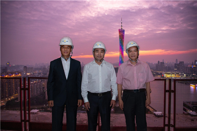 1604475781757033.jpg 小蛮腰合影.jpg