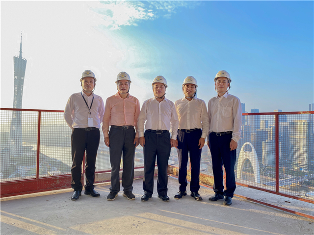 1606877474146557.jpg 李阳春(中)、苏如春(右二)在华邦-凯旋合影.jpg