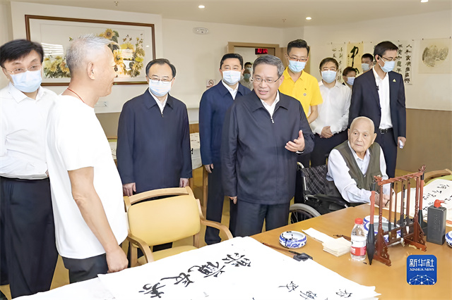 1687851287776925.jpg 1-李强在书画室(有新华社logo).jpg